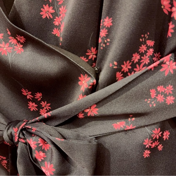 Keepsake Infinity Long Sleeve Wrap Blouse Top with tie Black Ditsy Size M NWT - Picture 4 of 8